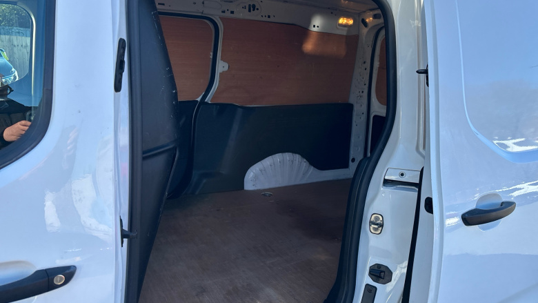 Peugeot Partner Long Diesel 850 1.5 BlueHDi 100 Professional Crew Van